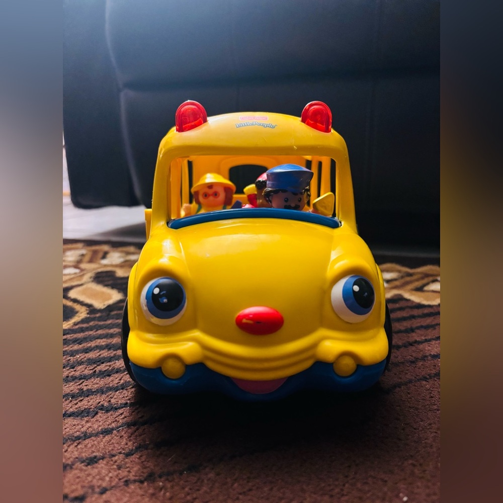 Fisher Price Little People  2005 "Big Yellow School Bus"